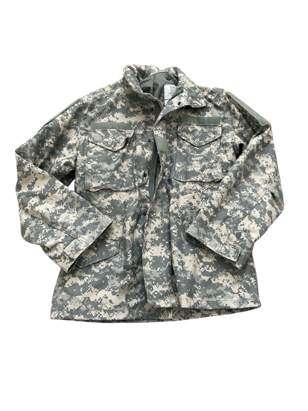 U.S. Army M-65 field jacket in Universal Camouflage Pattern Men’s Medium